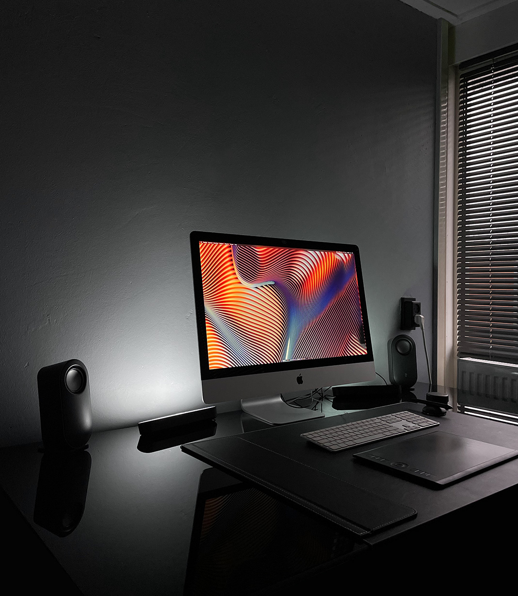 iMac desktop computer in a aesthetic room